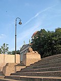 Статуя льва на пристани