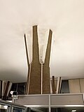 Колонны в вестибюле Дома мод